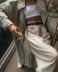 Winter Vacation Outfits, Liz Tomforde, Indie Outfits Aesthetic, Millennials Fashion, Looks Street Style, Cropped Sweatshirt, Indie Outfits, Outfits Winter