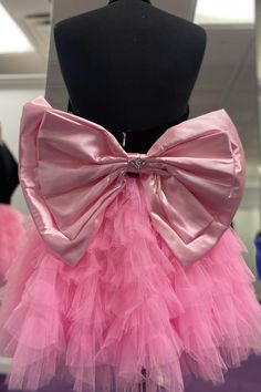 This princess dress boasts an A-line silhouette made with black and pink tulle material. The top is a black halter in a smooth velvet material, while the skirt is adorned with tiered ruffles in tulle. The dress features an open-up back with a delicate bow and falls to knee-length. SKU: 3589 Tulle material Black and pink color A-line silouette Black halter velvet top Tulle tiered ruffles skirt Open-up back with bow Above knee length Highly suggest custom size for plus size. Ship in 7-10 business Tulle Wedding Dress Mermaid, Velvet Homecoming Dress, Feather Homecoming Dress, Floral Homecoming Dresses, Ruffles Skirt, Feather Prom Dress, Sweetheart Homecoming Dress, One Shoulder Prom Dress, Velvet Prom Dress