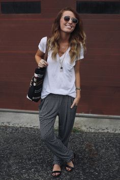 remember when I said that I would never ever ever wear harem pants? - The Daybook How To Wear Jeans, Editorial Vogue, Black And White Outfit, Outfit Trends, Urban Wear, Mode Vintage, Donna Karan