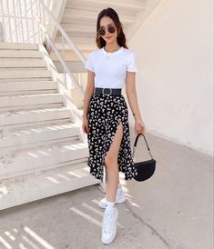 Angel Outfit, Skirt And Sneakers, Pinterest Fashion, Basic Outfits, Teenage Fashion Outfits, Looks Style, Hot Days, Outfit Casual