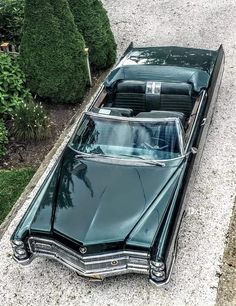 an old car is parked in the driveway