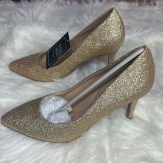 Nwb Gold Glitter Stiletto Heels Dress Pumps. Everybody Needs A Pair Of Classic Glitter Party Shoes In Their Shoe Collection. This Pair With Pointed Toe Are Ultra-Feminine, With Glitter Element. Pair It With A Cute Dress And Beautiful Hairstyle For The Head To Toe Look. This Kind Of Stiletto Heels Pumps Is Suitable For Adult Female. 3 Inch Heel. Has Tiny Scratch From Moving On The Back The Outsole. But Otherwise Perfect Condition. Gold Low Heel Holiday Heels, Shimmer Pointed Toe Heels For Prom, Gold Holiday Heels With Low Heel, Gold Sparkling Low Heel Shoes, Gold Heels For Holiday Night Out, Gold Shimmer Heels For Prom, Gold Sparkling Low Heels, Shimmer Pointed Toe Heels For Night Out, Holiday Gold Heels With Glitter Accents