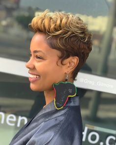 Black Women Haircuts, Black Women Short Hairstyles, Women Haircuts, Black Hair Short Cuts, Blond Ombre, Short Sassy Hair, Ombre Blonde, Slick Back, Sassy Hair