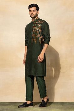 Kurta Designs Men's, Fashion Trending Moodboard, Indian Wedding Clothes For Men, Boys Kurta Design, Wedding Kurta For Men, Stylish Men Wear, Wedding Dresses Men Indian, Mehendi Outfits