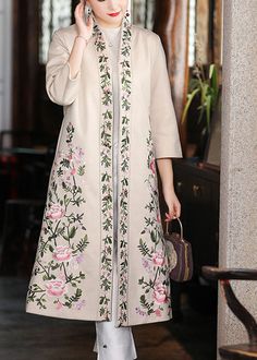 maxi coats & short jacket outwear Work Dress Code, Jacket Outfit Women, Maxi Coat, Fashion Figures, Batik Dress, Stylish Dress Book, Pakistani Dress Design, Comfortable Room, Embroidery Suits