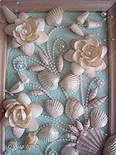 seashells and roses are arranged in a shadow box with pearls on the bottom