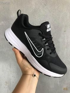 Black Sneakers Women Nike, Black Gym Shoes, Gymwear Outfits, Sportswear Outfits, Stylish School Bags, Fitness Wear Outfits, White Running Shoes