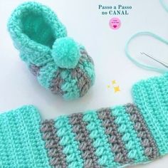 crocheted baby booties and mittens are sitting on a table