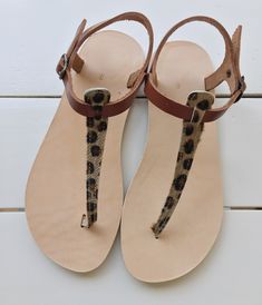 ♥ A pair of high quality,100% genuine Greek leather sandals ♥ You can wear them all day, they are very comfortable ♥ Perfect for everyday adventures, beach, bridal Make a simple measurement to make sure you get the right size! If you take half size, go UP to the nearest whole size Ladies shoe sizes EU3536373839404142 UK23-3.54566.578 USA4.5567891011 cm23.123.824.425.125.826.527.2....27.8 inches__9.19.39.69.910.1510.410.710.9 YOU CAN FIND MORE THAN 100 SANDAL DESIGNS IN MY SHOP: https://www.etsy. Ladies Shoe, Leather Sandals Handmade, Beach Bridal, Everyday Adventures, Flats Sandals, Summer Flats, Leather Sandals Women, Black Leather Sandals, Greek Sandals