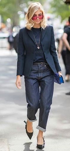 Jeans Trend, Outfit 2023, Walking Down The Street, Blazer Outfit, Moda Jeans, Outfit Jeans, Looks Chic, Blazer Outfits, Inspired Outfits