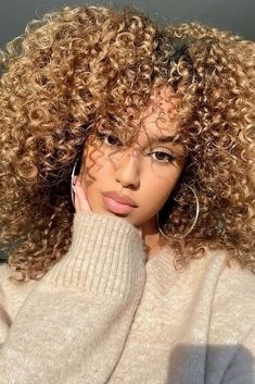 Blonde Highlights On Brown Curly Hair, Caramel Curly Hair, Honey Brown Curls, Short Curly Blonde, Hair Chart, Curly Color, Honey Brown Hair