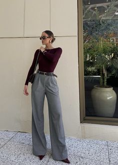 Neutrals Work Outfit, Outfits With Trousers Classy, Winter Semi Casual Outfit Women, Dressing For Inverted Triangle Body Type, Light Summer Fall Outfits, Realtor Fits, Mid 20s Outfits, Mid 20s Fashion Outfits, Grown Woman Aesthetic