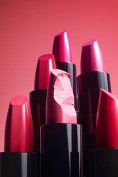 Make it ROUGE! Rouge Artist is super intense, super luminous, super creamy! Get your hands on it now. Lipstick Guide, Face Art Makeup, Camellia Oil, Cupids Bow, Unique Packaging, Long Lasting Lipstick, Lip Brush