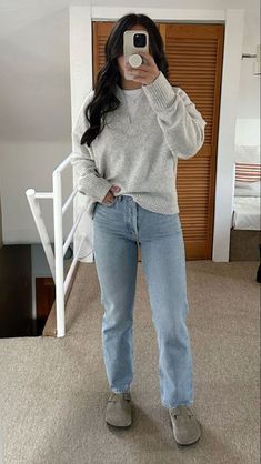 Birkenstock Boston Outfit, Clog Outfit, Boston Outfits, Birkenstock Outfit, Clogs Outfit, Cold Outfits, Outfit Jeans, Casual Work Outfits