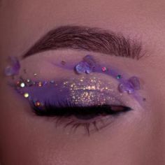 Rapunzel Theme Makeup, Sweet 16 Makeup Lavender, Purple Quince Makeup Ideas, Purple Butterfly Eyeshadow, Tangled Quince Makeup, Rapunzel Quince Makeup, Purple Iridescent Makeup, Dark Glittery Makeup