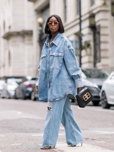 Modern Modest Fashion, Hm Outfits, Modest Dressing, Oversized Denim Shirt, Looks Jeans, Latest Trends In Fashion, Mode Kimono, Denim Inspiration