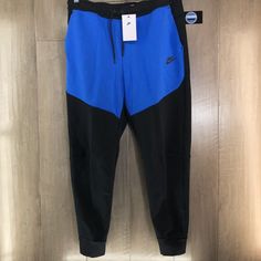 Nike Sportswear Men's Tech Fleece Joggers Condition: New With Tags Colorway: Signal Blue / Black Size(S) Available: Medium / Large / Xl / Xxl Style Code: Cu4495-017 Product Details Slim Fit For A Tailored Feel Ribbed Cuffs And A Tapered Leg Design Body: 66% Cotton/34% Polyester. Pocket Bag Palm Side: 69% Cotton/31% Polyester. Pocket Bag Knuckle Side: 100% Cotton Machine Wash Blue Technical Sports Bottoms, Blue Sportswear Joggers For Jogging, Nike Blue Fleece Bottoms, Blue Sporty Joggers For Sports, Sporty Blue Joggers For Training, Sportswear Bottoms For Winter Training, Blue Athleisure Joggers For Training, Winter Training Sportswear Bottoms, Blue Winter Joggers For Jogging