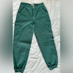 Rachel Paige Baggy Cargo Pants Never Worn. Casual High Rise Pants With Hip Pockets, Casual High Waist Cotton Cargo Pants, High Rise Green Casual Pants, Casual High Rise Green Pants, Utility Style Green Sweatpants For Streetwear, Casual High Waist Cotton Parachute Pants, Casual High-waist Cotton Cargo Pants, Green Casual Pants With Hip Pockets, Casual High Rise Parachute Pants With Relaxed Fit