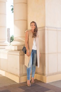 long camel vest Waistcoat Woman Outfit Winter, Ysl Jeans, Airport Attire, Outfits Leggins, Bag Ysl, Australian Style, Zara Bag, Corporate Attire