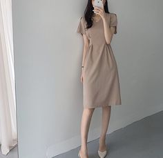 Mocha Dress, Simple Work Outfits, Girls Long Dresses, Dress Korean, Classy Dress Outfits, Classy Casual Outfits, Elegant Dresses For Women, Tailored Dress