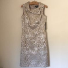 Tahari Sleeveless Flower Pattern Dress, Nwt, Polyester, Dry Clean Only, Stunning Button Collar Details, Size 4 Waist: 28” Around The Armhole: 15”, Pit To Pit: 16.5”, Length: 38.25” Elegant Silk Sleeveless Dress With Floral Print, Formal Fitted Sleeveless Dress With Floral Print, Beige Sleeveless Dress For Formal Occasions, Beige Sleeveless Formal Dress, Damask Dress, Flower Pattern Dress, Collar Details, Tahari Dress, Damask Print