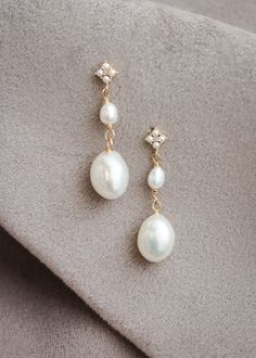 Classic pearl drop earrings have been elevated with a mid length silhouette and tapering shimmering pearls to add a hint of relaxed elegance and refinement to wedding gowns, playsuits and bridal looks. Neat and sweet, these earrings will work their way into your wardrobe after the wedding day * DETAILS * - Designed and handmade in Australia - Freshwater pearls, gold plated settings - Measurement: 45mm length * READY TO SHIP * The Farrah earrings are ready to ship. Please allow 5-7 business days Pearl Drop Earrings Wedding Gold, Boho Earrings Wedding, Bridal Jewelry Hair Down, Gold And Pearl Wedding Jewelry, Wedding Dangle Earrings, Bride Wedding Jewelry, Bridal Pearl Jewelry, Pearl Wedding Earrings Brides, Pearl Accessories Wedding