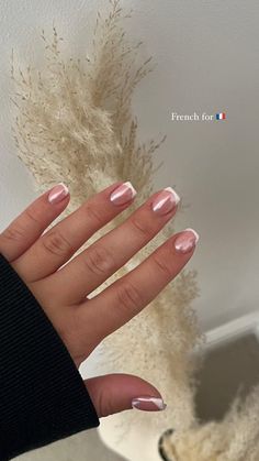 Short Nails Sparkle, Italian Summer Nails, Short Light Pink Nails, Senior Nails, Rounded Acrylic Nails, French Tip Gel Nails, Chrome French, Biab Nails, French Tip Manicure