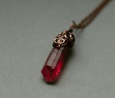 Crystal Necklace Healing, Jasper Hale, Red Crystal Necklace, Diy Pendant Necklace, Images Harry Potter, Bullet Jewelry, Boho Crystal