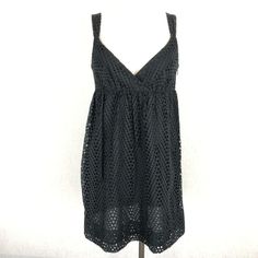 Women's Black 100% Cotton Eyelet Babydoll Shift Dress. Sleeveless, Mini Length, Lined. Hidden Side Zipper Closure, Pockets, Surplice V-Neck. By Vince Dd15 Size: Womens 6 Approximate Measurements When Laid Flat: Bust: 15 In / 38 Cm Length (Shoulder To Hem): 35 In / 89 Cm Condition: New With Tags I Ship Same Or Next Business Day! Black V-neck Sleeveless Dress For Daywear, Black Sleeveless Lace Mini Dress, Black Sleeveless V-neck Dress For Daywear, Black Sleeveless Sundress For Daywear, Black Lace Sleeveless Spring Dress, Black Lace Sleeveless Dress For Spring, Black Lined Sleeveless Dress For Spring, Sleeveless Black Daywear Dress, Black Sleeveless Daywear Dress