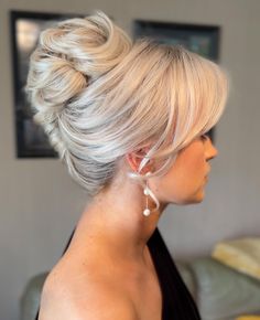 30 Gorgeous Bridesmaid Hairstyles That Will Elevate Your Look Mother Of Bride Hairstyles, Mother Of The Bride Hairstyles, Mother Of The Bride Hair, Bride Hair, Mother Of Groom, Wedding Cake Inspiration