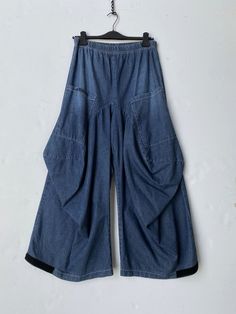 ITEM DESCRIPTION 90s Vintage Avant garde, Squid shape Baggy Raver Denim pants. Brand : Vintage - Unknown Tag Size : Unknown Color : indigo blue MEASUREMENTS (Measured in inches on a flat surface) Waist (not Flat surface) : 30 - 34 Length : 41 Inseams : 24.5 "Good condition" Baggy Tapered Leg Cargo Jeans For Summer, Spring Baggy Dark Wash Wide Leg Pants, Baggy Indigo Pants For Summer, Baggy Dark Wash Wide Leg Pants For Spring, Wide Leg Indigo Pants For Fall, Indigo Wide Leg Pants For Fall, Baggy Cropped Leg Denim Bottoms, Baggy Cropped Leg Flare Jeans In Denim Blue, Oversized Denim Blue Bottoms For Spring