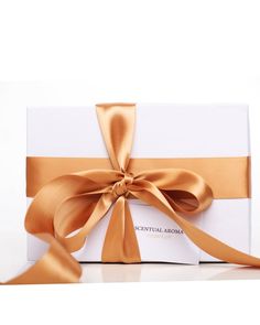 INCLUDED: Gift box, wrapping & gift message. Chose the perfect gift and we'll make sure it is wrapped with love! Add a personalized gift message with your order. Spa Kits, Gift Box Wrapping, Jasmine Perfume, Face Cream For Wrinkles, Vegan Perfume, Box Wrapping, Botanical Perfume, Lip Balm Gift, Natural Perfume