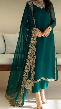 Fashion: #fashion, #style, #outfitinspiration, #beauty Indian Shalwar Design, Dark Green Pakistani Suit, Pakistani Kameez Designs, Green Punjabi Suit, Green Pakistani Dress, Green Pakistani Suit, Kurti Styling, Bride's Sister, Shalwar Kameez Designs