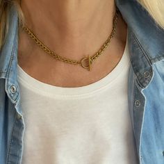 "This figaro chain necklace features a toggle bar closure front and center, making it the perfect everyday piece. Easy to pair with any necklace for the perfect stack. Our gold toggle necklace is the perfect gift for yourself and your loved ones! ---------------------------------------- M A T E R I A L S * 18K gold-plated over stainless steel figaro chain 5mm. * Water-resistant, Tarnish resistant, Hypoallergenic * %100 Nickel & Lead Free * Different Chain lengths, from 14\" to 26\" inches long i Trendy Toggle Necklace With Clavicle Chain As Gift, Trendy Toggle Necklace With Lobster Clasp As Gift, Gift Toggle Necklace With Lobster Clasp, Gift Toggle Chain Necklace Choker, Gift Toggle Choker Necklace, Round Toggle Necklace With Cable Chain For Gift, Choker Necklace With Toggle Clasp For Gift, Trendy Chain Necklace With Toggle Clasp For Gift, Metal Toggle Necklace With Cable Chain As Gift