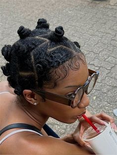 This article will show you 22 hairstyles for black women who wear glasses. Whether it is short hair, long hair, or natural curly hair, it can be perfectly matched with glasses, showing a unique personality and fashion sense. It allows you to easily find the hairstyle inspiration that suits you in your daily life and create a comfortable and charming look. Diy Twa Hairstyles Black Women, Short Natural Hair Styles 4c, Office Hairstyles For Black Women, Cute Protective Styles For Natural Hair, Fall Natural Hairstyles, 4a Natural Hairstyles, Short Protective Styles, Blown Out Natural Hairstyles, Natural Short Hairstyles For Black Women