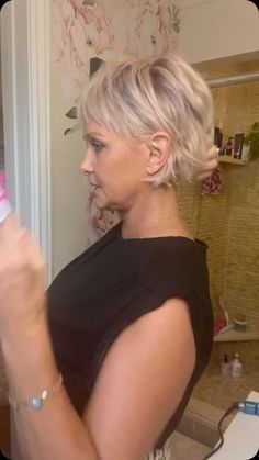 Very Short Bob With Fringe, Short Pixie Hairstyles For Older Women, Short Hairstyle Women Over 60, Grey Hair And Glasses, Stylish Short Hair, Spiky Hair, Hair Inspiration Short