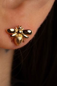 These gold bumble bee stud earrings are certainly a conversation starter! Great gift for a super fly, bee-loving friend! <3 Product ships from the USA within 1-3 days If there's anything you're unsure of or would like to clarify, please don't hesitate to reach out. We'd be more than happy to assist you. Thank you for shopping with Daydreambasket! Please check out our store for more lovely products https://etsy.me/3fv5TGq Follow us on Facebook @daydreambasket Instagram @daydreambasket Tiktok @day Weird Earrings Aesthetic, Aesthetic Fairy Grunge, Weird Earrings, Earrings Cool, Cool Earrings, Aesthetic Fairy, Super Fly, Bee Studs, Tote Bag Aesthetic