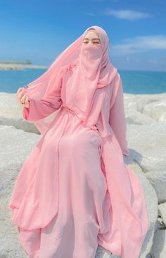 Pink Hijab, Aesthetic Content, Long Kurti Designs, Muslim Women Fashion, Fashion Top Outfits, Muslim Women Hijab, Kawaii Fashion Outfits, Beachwear Fashion, Muslim Fashion Outfits