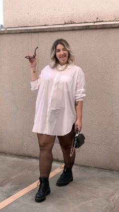 https://pin.it/nqS7PZcWh Trendy Plus Size Outfits Spring, White Outfits Plus Size, Plus Size Street Style Edgy, Look Frio Plus Size, Big Tummy Outfits For Women, Outfit Inspo For Summer, Plus Size Outfit Inspiration, Plus Size Ootd, Oversized Plus Size