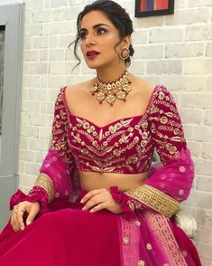 Lehenga Makeup Look, Dark Pink Lehenga, Lehenga Makeup, Designer Choli, Shraddha Arya, Dark Pink Color, Blouse Indian, Anarkali Lehenga