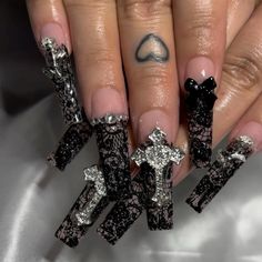 @toptierprincess Nail Piercing, Retro Nails, Gothic Nails, Goth Nails, Edgy Nails, Nails Now, Grunge Nails, Y2k Nails, Really Cute Nails