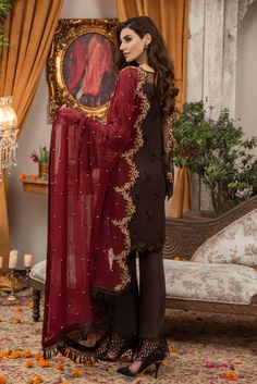 Buy Pakistani wedding clothes online of women in USA – Nameera by Farooq Maroon Colour Combination, Kameez Designs Pakistani, Pakistani Wedding Clothes, Pakistan Suits, Nameera By Farooq, Maroon Colour, Kameez Designs, Pakistani Party Wear, Pakistani Wedding Outfits