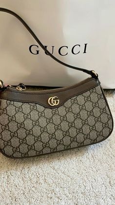 Gucci Bags Handbags, Handbag Essentials, Fancy Bags, Gucci Shoulder Bag, Bags Aesthetic, Pretty Bags, Cute Purses