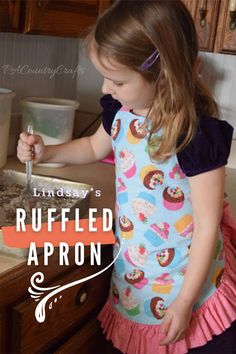 Girl's Ruffled Apron FREE sewing pattern. Here's a great chance to share some really special memories with your daughter by letting her join you to cook and wear a lovely apron that you have made for her. As a great bonus, the sewing pattern is free. Mother Daughter Apron Pattern Free, Toddler Apron Pattern Free, Kids Apron Pattern Free, Kid Apron, Easy Apron, Ruffled Apron, Apron Pattern Free, Girls Apron