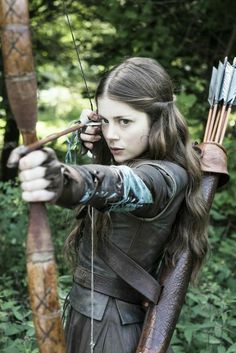 Archery Poses, Photographie Portrait Inspiration, Medieval Clothing, Warrior Girl, Human Poses, Character Poses