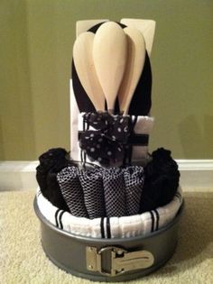 there is a cake made to look like it has black and white designs on it