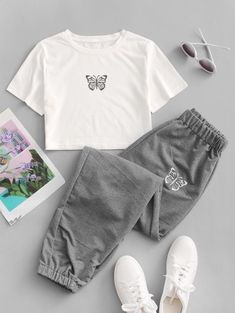 Mariposas Aesthetic, Cute Lazy Outfits, Butterfly Graphic, Lazy Outfits, Crop Top Outfits, Causual Outfits, Tween Outfits, Cute Comfy Outfits, Really Cute Outfits