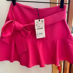 Zara High Waisted Bow Skort. Side Hidden Inseam Zip Closure. New With Tag! Hot Pink School Skirt, Hot Pink Preppy Skirt, Zara Fragrance, Crop Denim Vest, Zara Suits, Tweed Set, Zara Sweatshirt, Long Denim Skirt, Zara Outfit