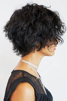 Outstanding Shag Haircut Ideas For All Textures, Lengths, And Tastes ★ Shag Haircut Ideas, Curly Shag Haircut, Curly Hair Photos, Short Curly Haircuts, Haircuts For Curly Hair, A Haircut, Short Wavy Hair, Shag Haircut, Curly Bob Hairstyles