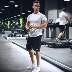 Best Summer Gym And Workout Outfits For Men 22 Workout Outfits For Men, Florida Trip, Fitness Video, Oufits Casual, Gym Workout Outfits, Trip Outfits, Mens Fashion Classy, 2018 Fashion